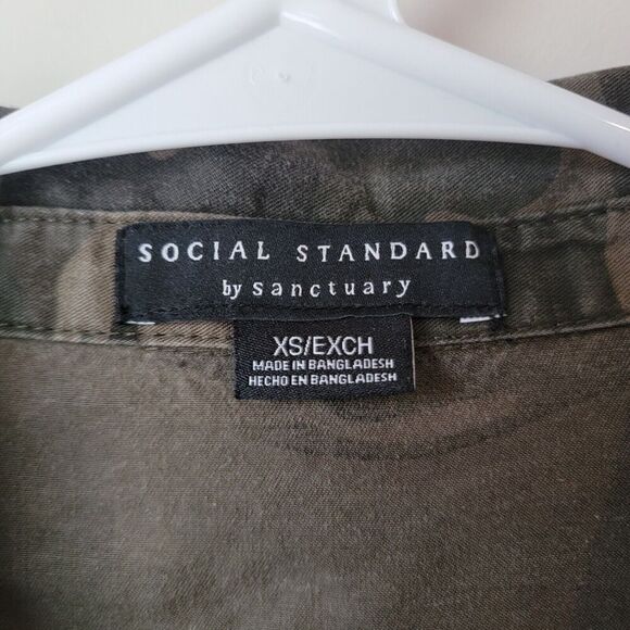 Social Standard By Sanctuary Size XS Camo Button Up Lyocell Military Style Top - Picture 2 of 6